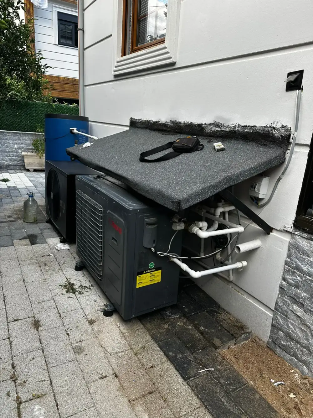 Isı pompası koruma örtüsü ile kurulum — Antalya referans
