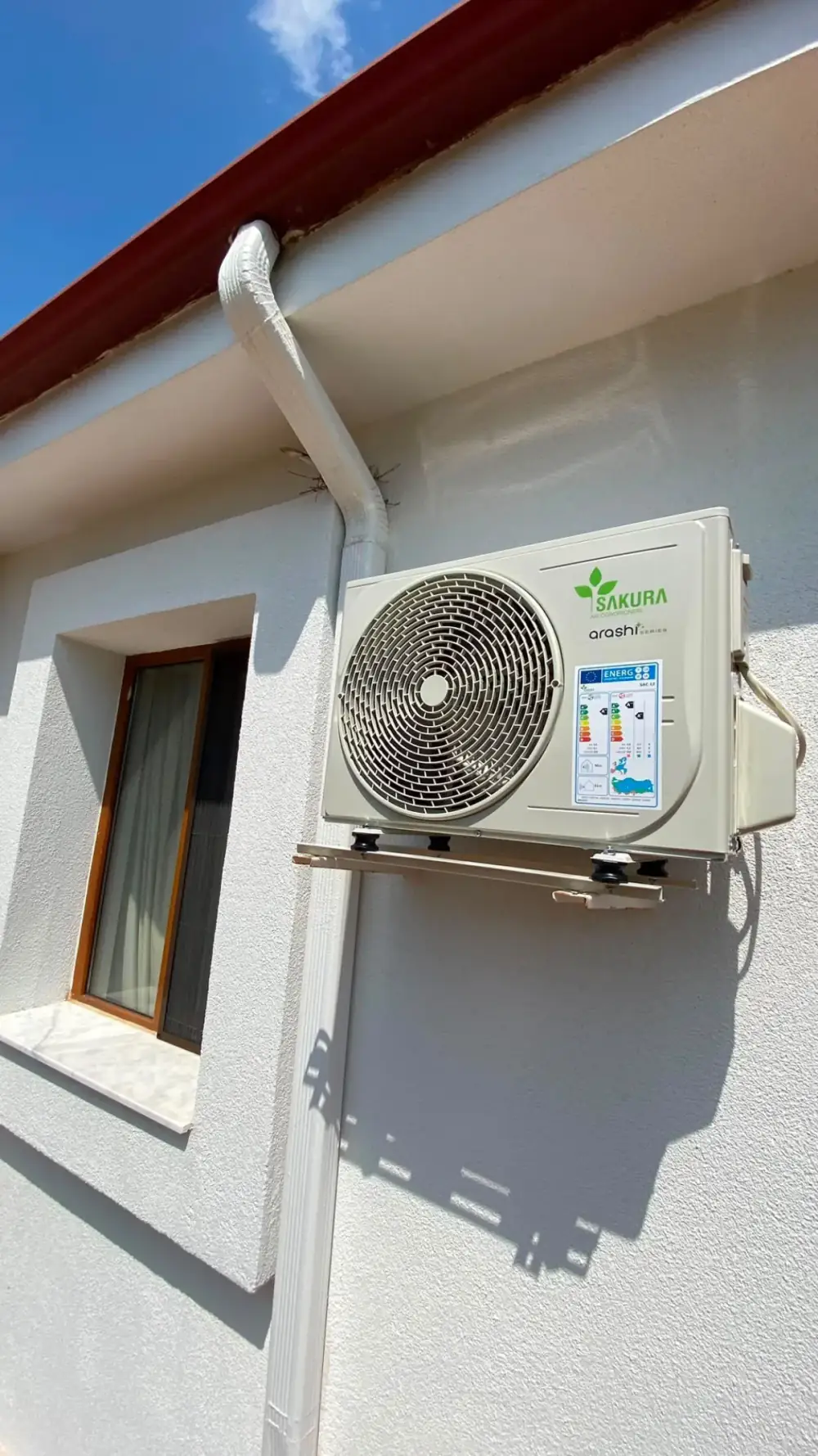 Sakura Arashi dış ünite balkon montajı — Antalya referans